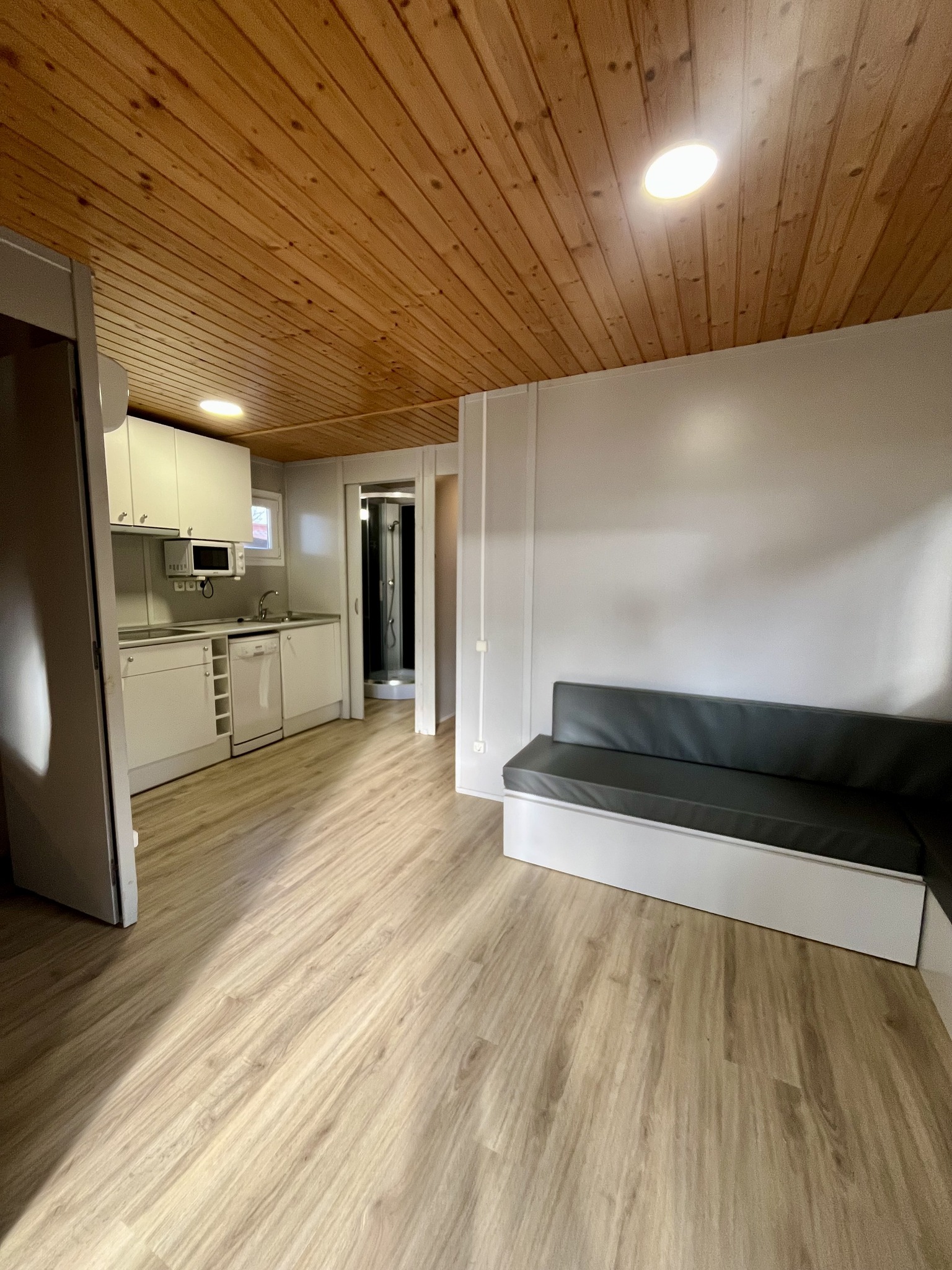 Renovering af parketgulvet i Terra og Terra Confort bungalows